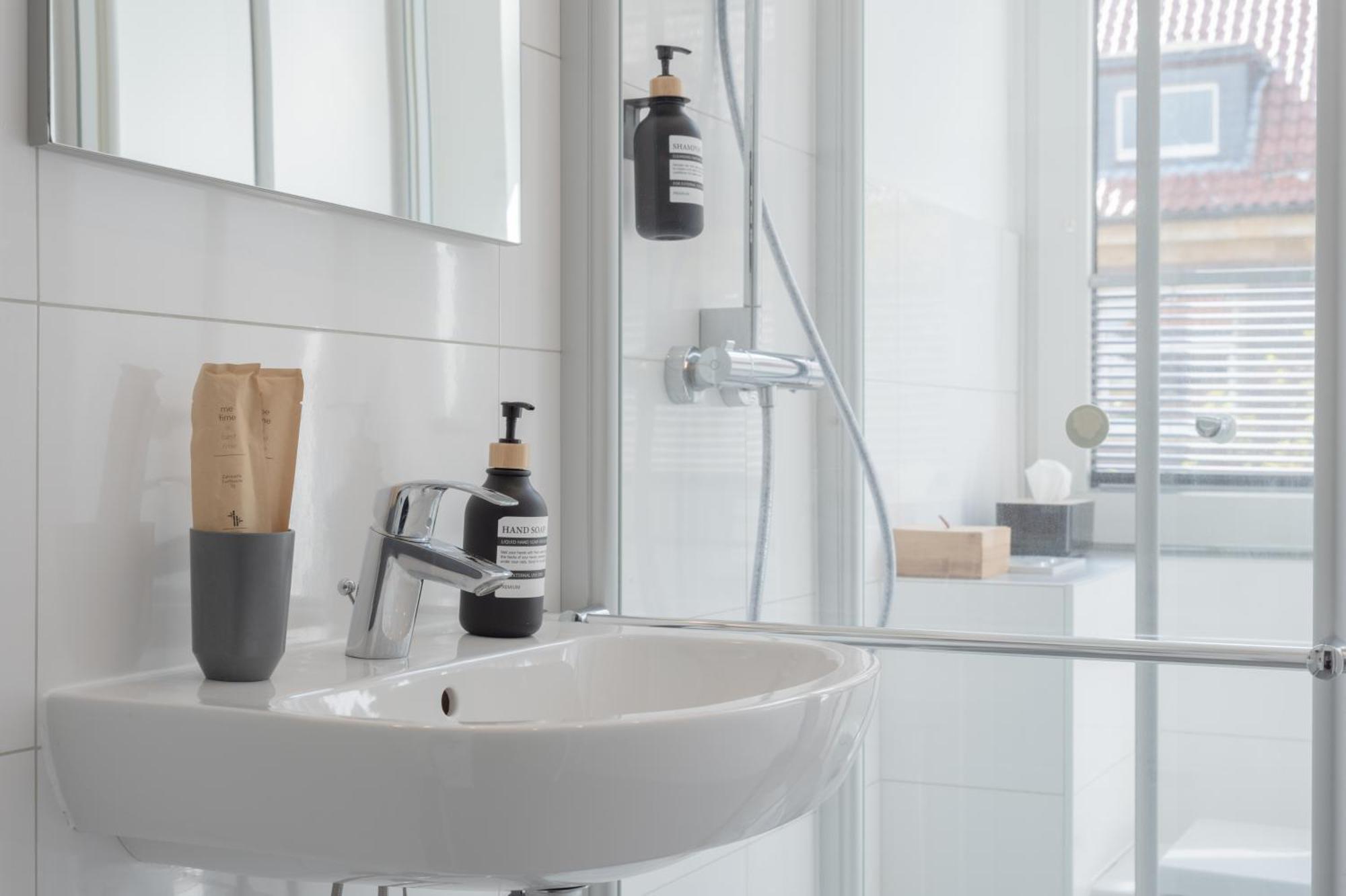 Modernes Apartment In Top Lage Komfortabel Eingerichtet Mit Arbeitsplatz Und Kueche - Geibelsuite Hannover Esterno foto